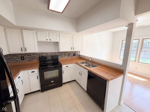 9463 Maple Way, Indianapolis, IN 46268
