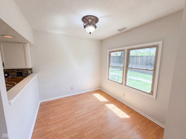 9463 Maple Way, Indianapolis, IN 46268