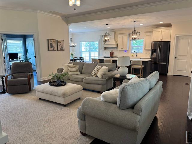 4244 Meadowbrook Lane, Newburgh, IN 47630