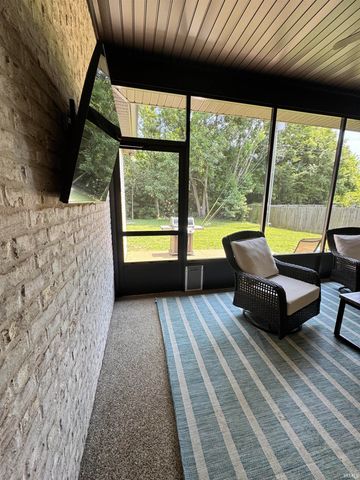4244 Meadowbrook Lane, Newburgh, IN 47630