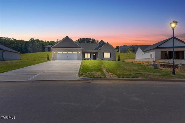 926 Daybreak Crest, Jonesborough, TN 37659
