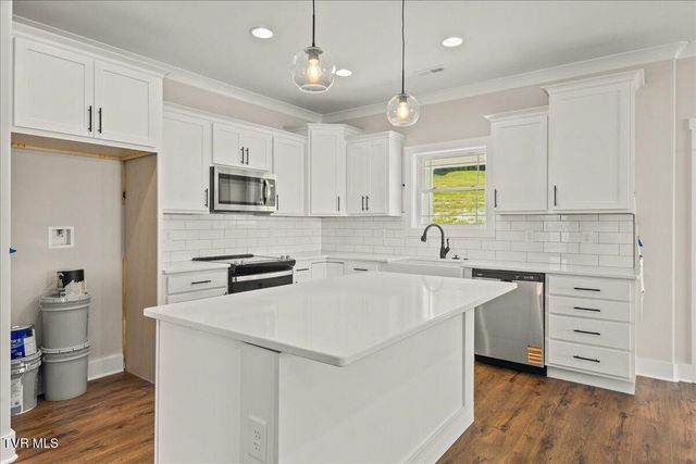 926 Daybreak Crest, Jonesborough, TN 37659