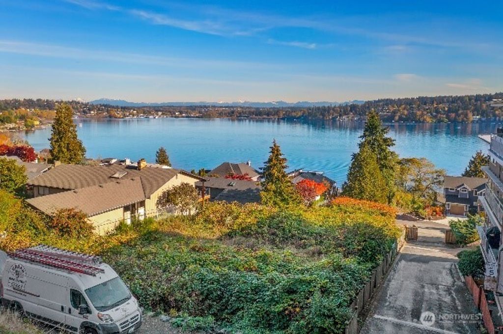 15531 Lake Shore Boulevard, Lake Forest Park, WA 98155