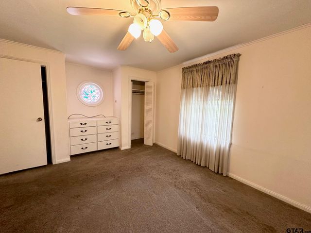 1006 E Easy Avenue, Crockett, TX 75835