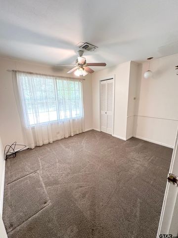 1006 E Easy Avenue, Crockett, TX 75835