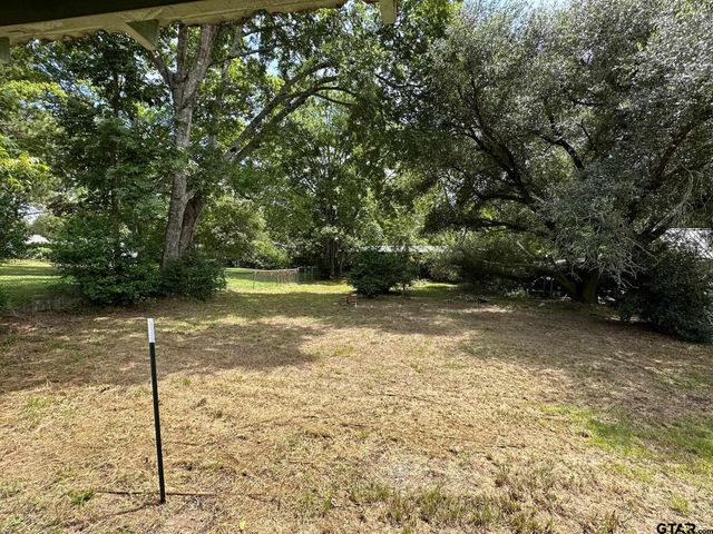 1006 E Easy Avenue, Crockett, TX 75835