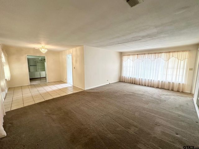 1006 E Easy Avenue, Crockett, TX 75835