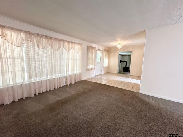 1006 E Easy Avenue, Crockett, TX 75835