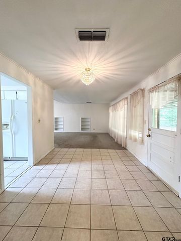 1006 E Easy Avenue, Crockett, TX 75835