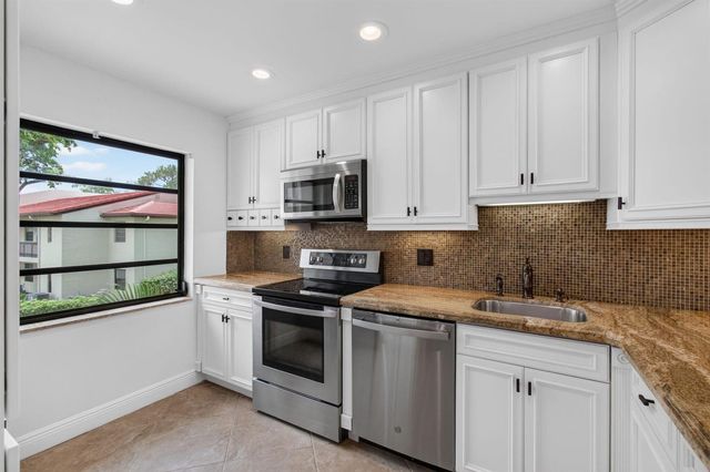 8460 Casa Del Lago, Boca Raton, FL 33433