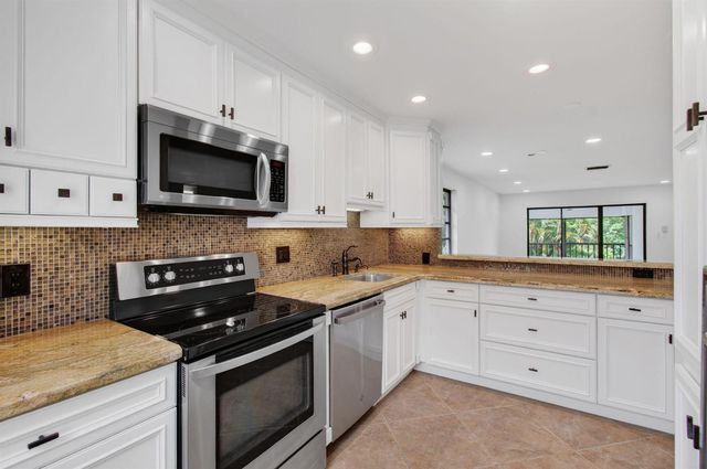 8460 Casa Del Lago, Boca Raton, FL 33433