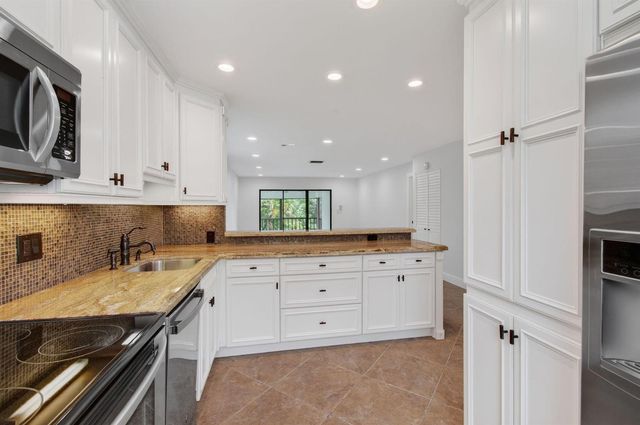 8460 Casa Del Lago, Boca Raton, FL 33433