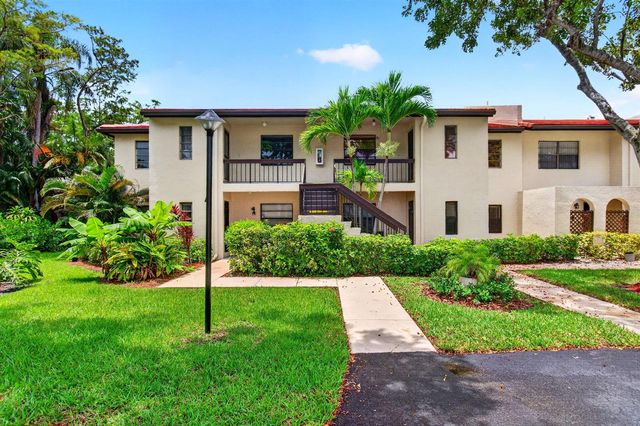 8460 Casa Del Lago, Boca Raton, FL 33433