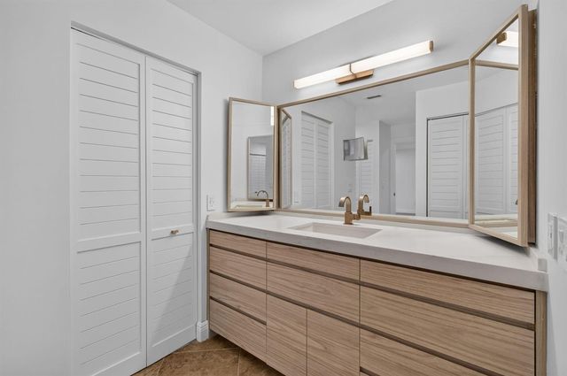 8460 Casa Del Lago, Boca Raton, FL 33433