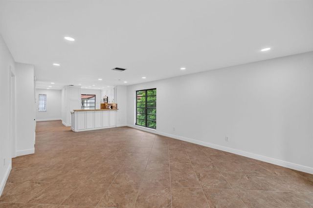8460 Casa Del Lago, Boca Raton, FL 33433