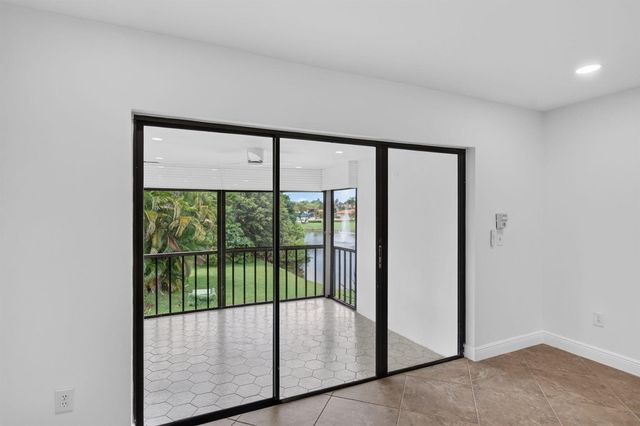 8460 Casa Del Lago, Boca Raton, FL 33433