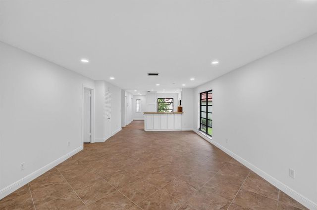 8460 Casa Del Lago, Boca Raton, FL 33433