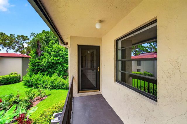 8460 Casa Del Lago, Boca Raton, FL 33433