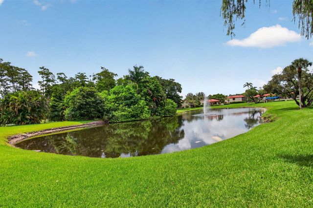 8460 Casa Del Lago, Boca Raton, FL 33433