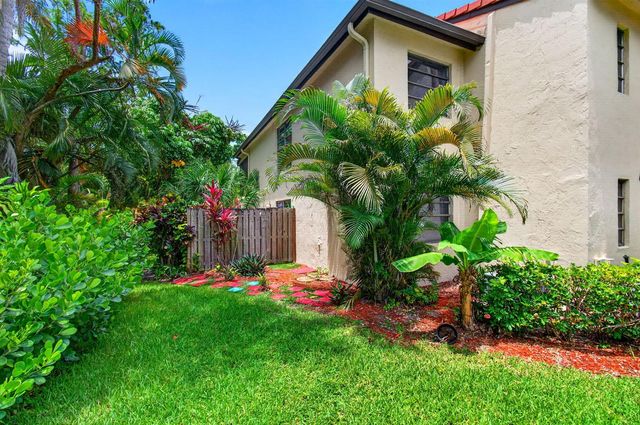 8460 Casa Del Lago, Boca Raton, FL 33433