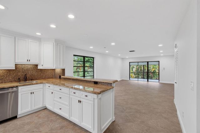8460 Casa Del Lago, Boca Raton, FL 33433