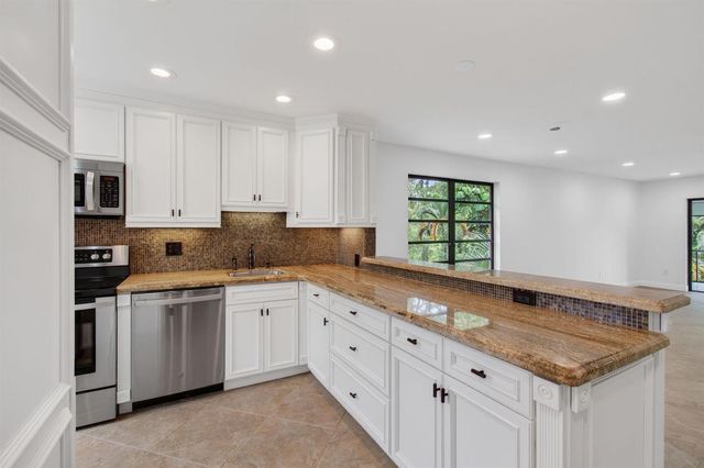 8460 Casa Del Lago, Boca Raton, FL 33433
