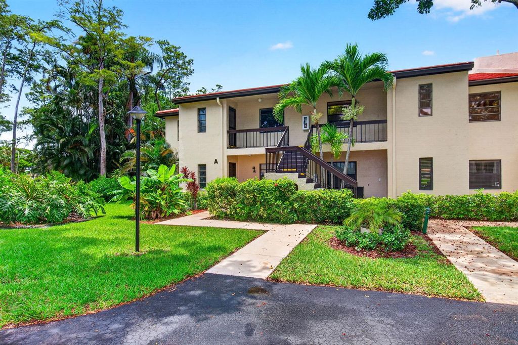 8460 Casa Del Lago, Boca Raton, FL 33433