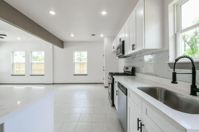 8306 E Tidwell Road, Houston, TX 77028