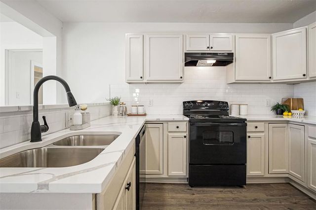 708 E Vilas Avenue, Guthrie, OK 73044