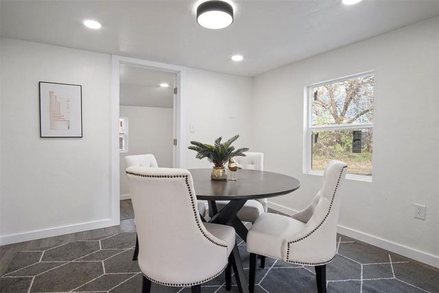 708 E Vilas Avenue, Guthrie, OK 73044