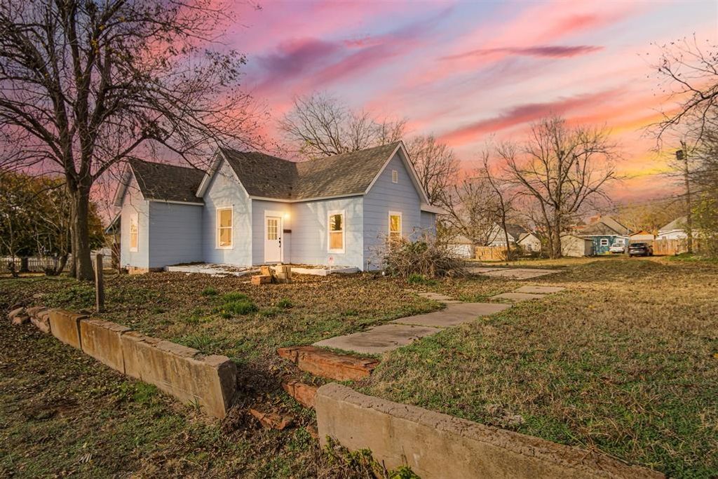 708 E Vilas Avenue, Guthrie, OK 73044