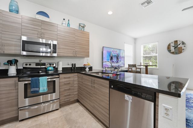 6128 SE Portofino Circle 104, Hobe Sound, FL 33455