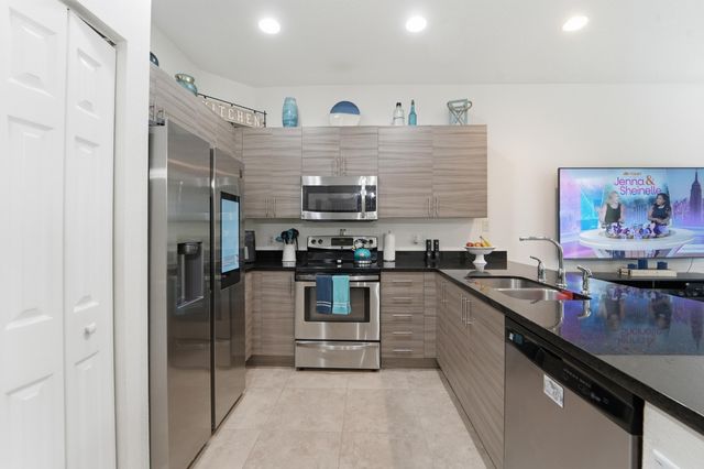 6128 SE Portofino Circle 104, Hobe Sound, FL 33455