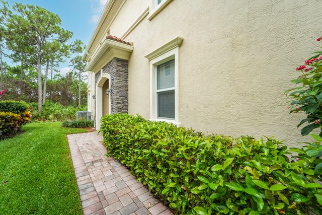 6128 SE Portofino Circle 104, Hobe Sound, FL 33455