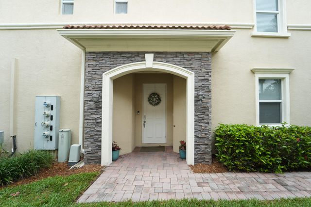 6128 SE Portofino Circle 104, Hobe Sound, FL 33455