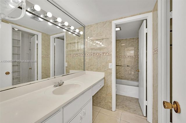 5050 NW 7th St 202, Miami, FL 33126