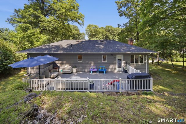 32 Fairview Drive, Farmington, CT 06032