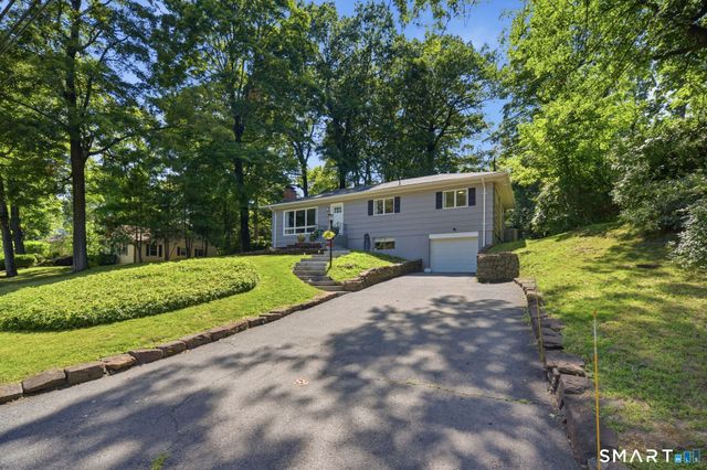 32 Fairview Drive, Farmington, CT 06032