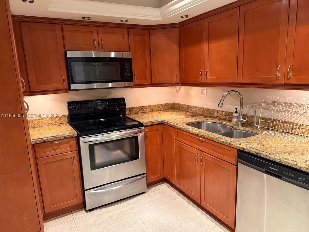 Image 5 of property listing at 5401 Collins Ave 107, Miami Beach, FL 33140