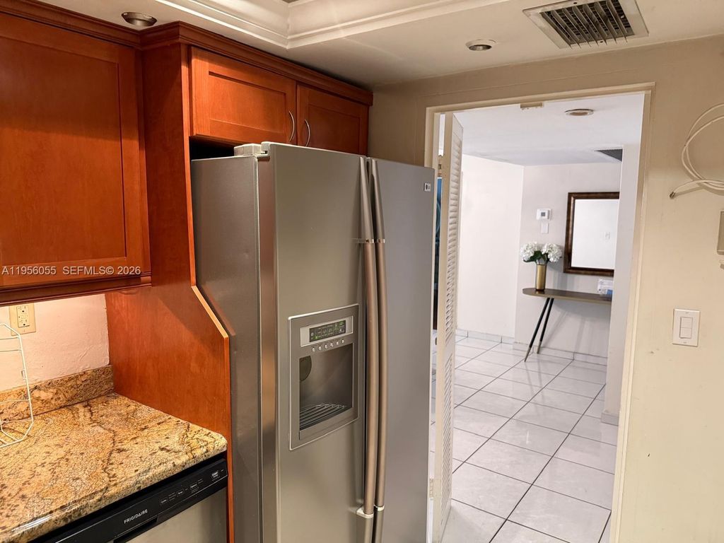 Image 6 of property listing at 5401 Collins Ave 107, Miami Beach, FL 33140