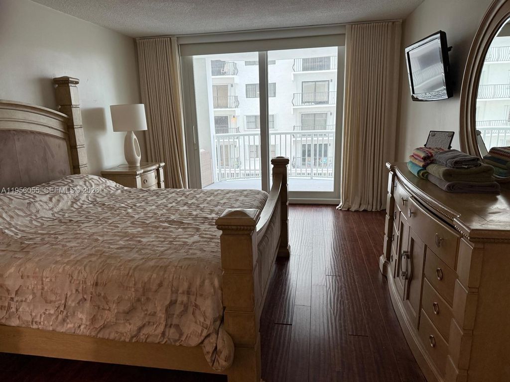 Image 7 of property listing at 5401 Collins Ave 107, Miami Beach, FL 33140