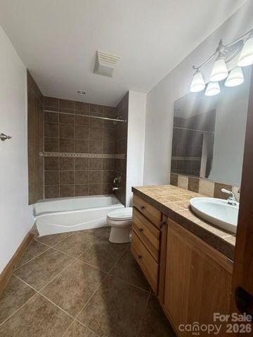 47 Falls Crossing Road, Burnsville, NC 28714