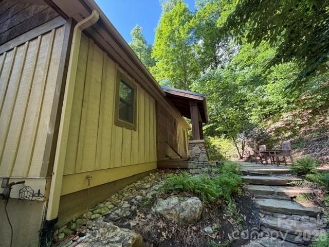 47 Falls Crossing Road, Burnsville, NC 28714