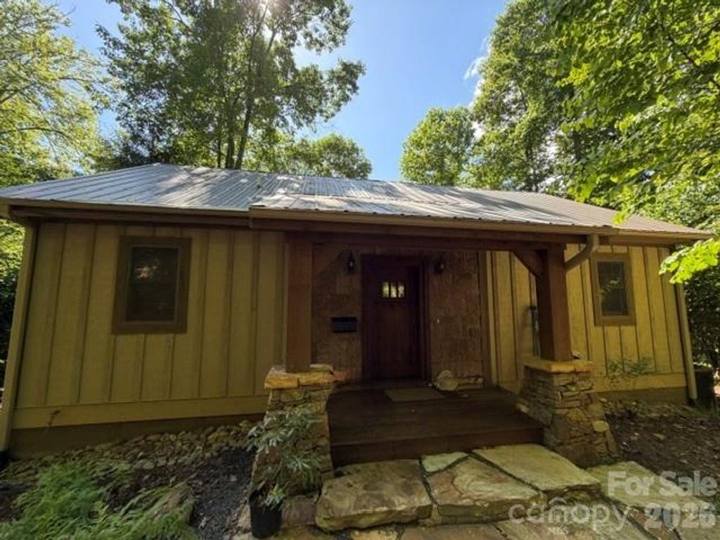 47 Falls Crossing Road, Burnsville, NC 28714