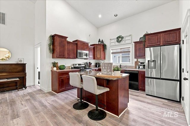 1408 S Sandal Creek Lane, Nampa, ID 83686