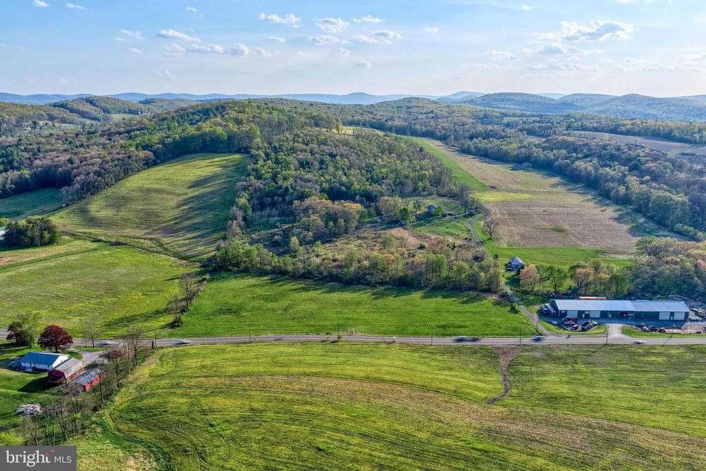 57 METZ LN, New Bloomfield, PA 17068