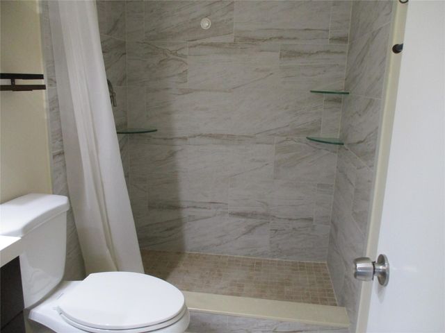 22053 PALMS Way 203, Boca Raton, FL 33433
