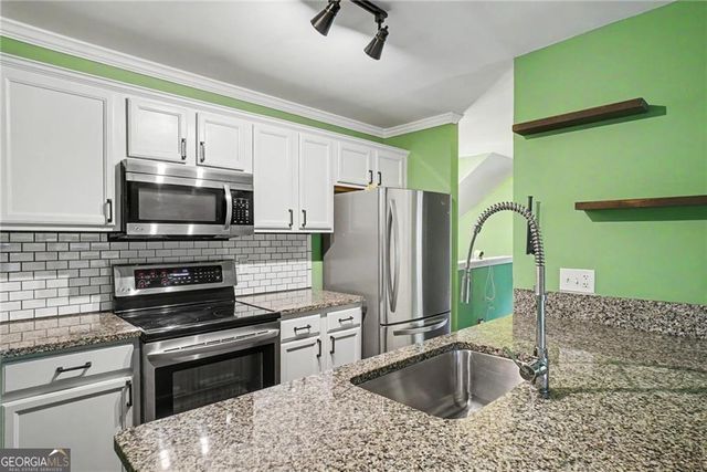 1006 Creatwood Circle SE, Smyrna, GA 30080