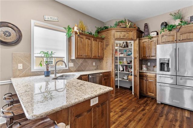 4304 NE Park Springs Drive, Lee's Summit, MO 64064