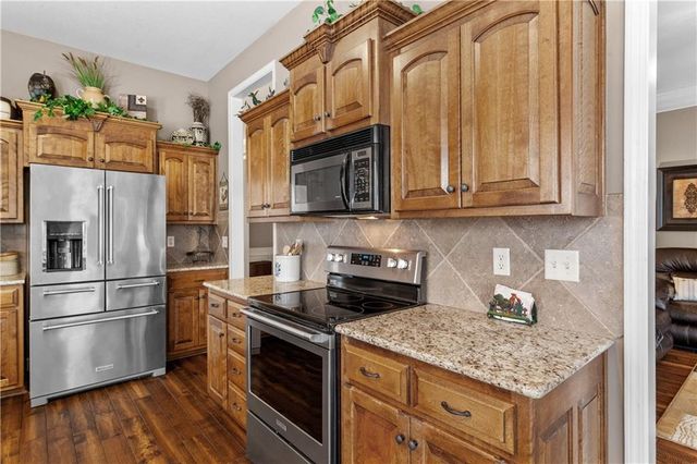 4304 NE Park Springs Drive, Lee's Summit, MO 64064